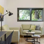 Sheinkin Street\'S Secret Garden Apartment